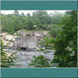 2009CG-0426-WhiteRockFalls - Photo by Ulli Diemer