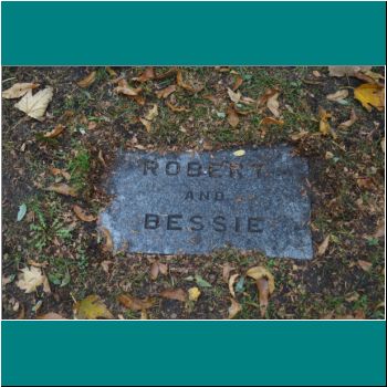 Necropolis Cemetery, Robert and Bessie - Photo by Ulli Diemer